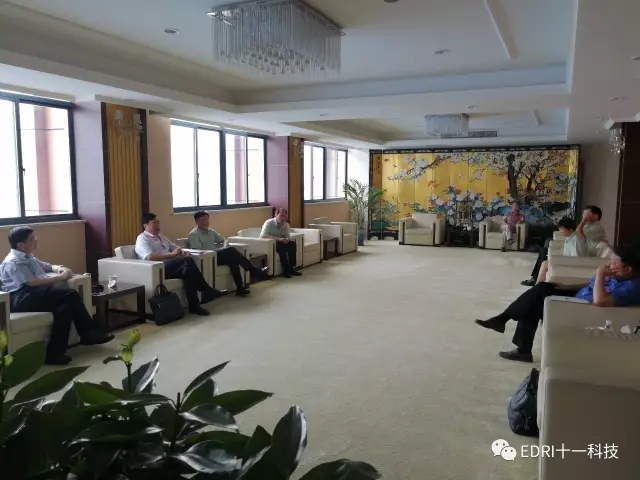 12-赵振元与部分代表交流.jpg