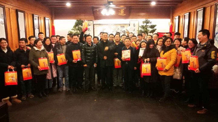 2-收到赵振元同志的慰问，欣喜写在现场每一位工作人员的脸上.jpg