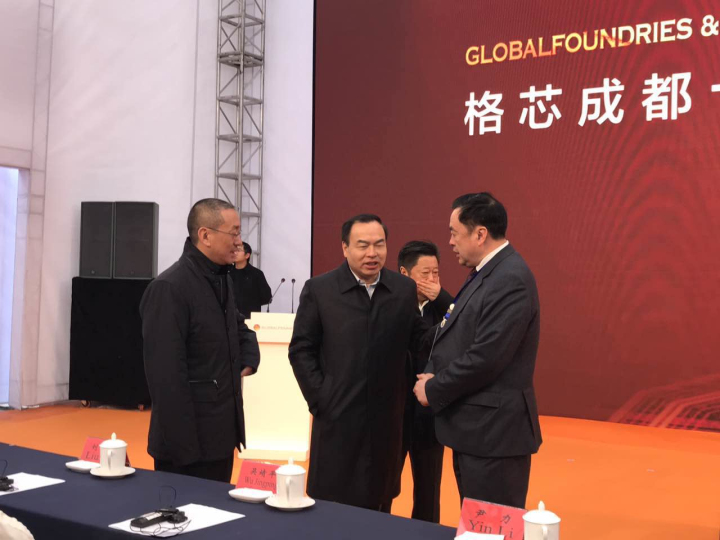 2-赵振元与成都市委书记唐良智热情交流.jpg