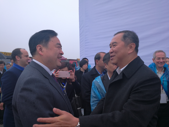 5-赵振元与格罗方德副总裁洪启财热情交流.jpg