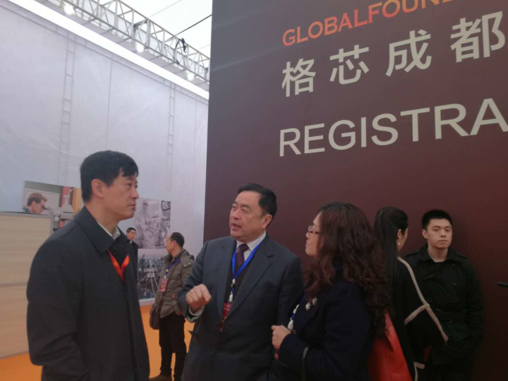 7-赵振元、姚虹副院长与高新区管委会副主任杨东热情交谈.jpg