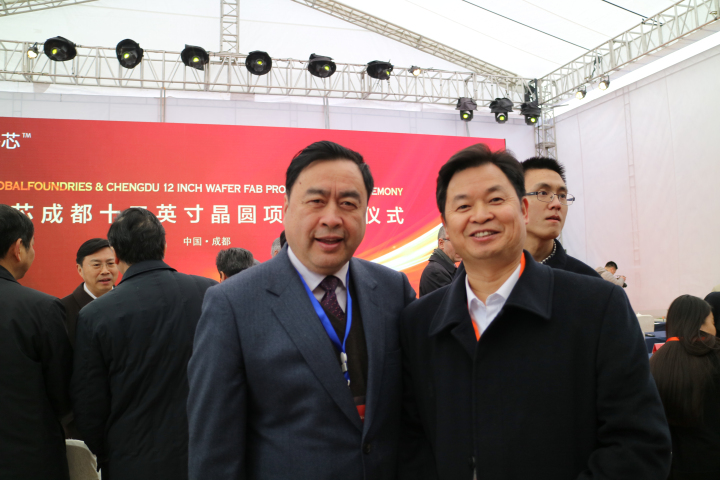 8-赵振元与成都建工董事长祝年贵亲切合影.jpg