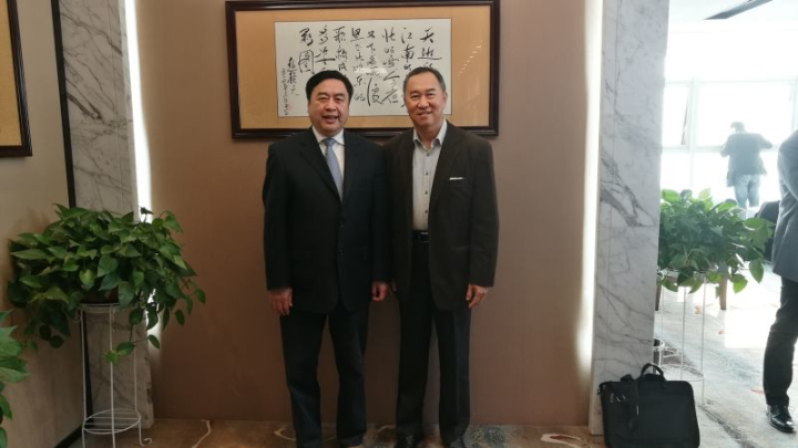 10-赵振元与拜访十一科技的格罗方德副总裁洪启财先生亲切合影.jpg