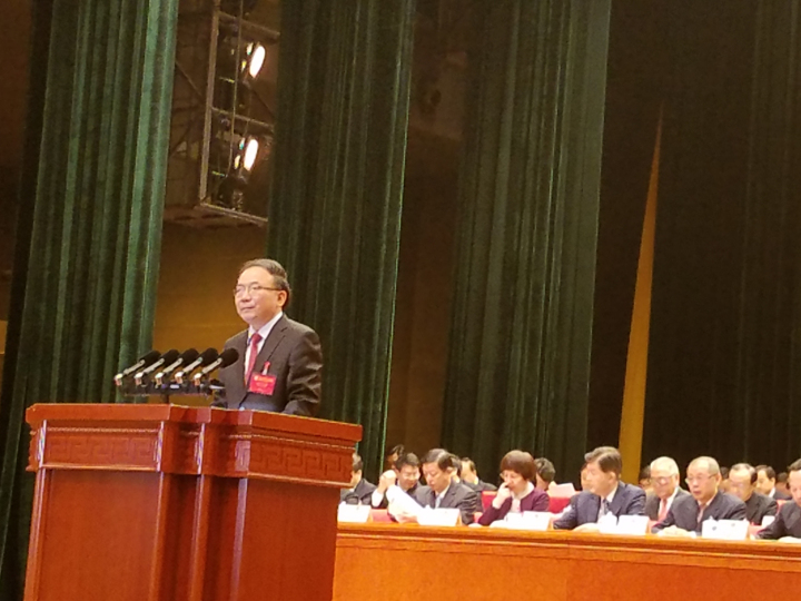 2-李小敏书记作重要报告.jpg