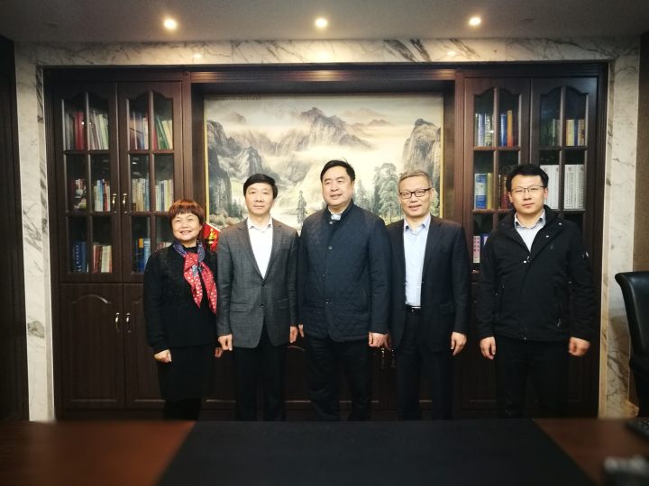 2-赵振元同志与无锡产业集团党委副书记、工会主席刘涛、太极实业党委书记褚兵、太极实业党委副书记、工会主席陈月芳、太极实业董事会秘书丁奎一行亲切合影.jpg