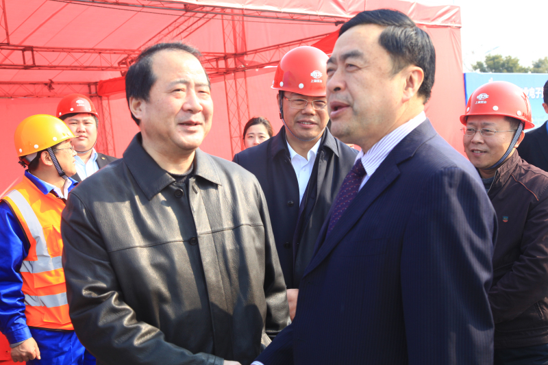 5-赵振元同志与合肥长鑫高若眉副总亲切交谈.jpg