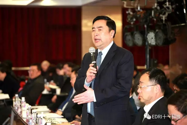 1-赵振元同志在颁奖典礼前向获奖者表示祝贺.webp.jpg
