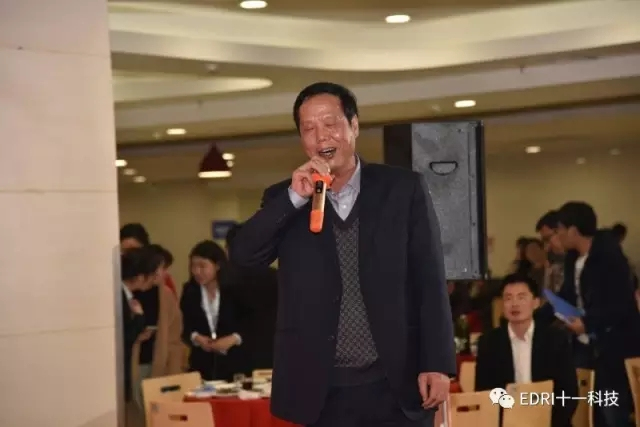 22-何平同志演唱《篱笆墙的影子》.webp.jpg