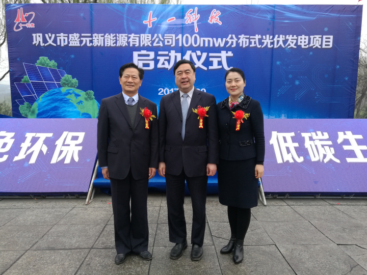 3-赵振元与谈得胜（左）、景秀香（右）亲切合影.jpg