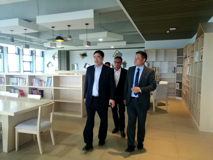5-赵振元董事长参观睿基员工文化中心2.jpg