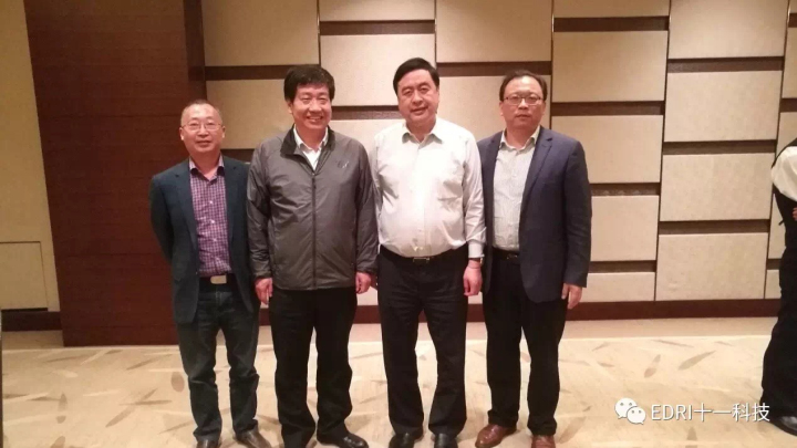 3-赵振元同志与刘济东、樊后檐、王明云同志亲切合影.jpg