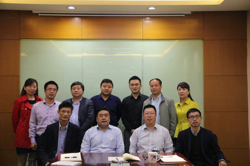 1496507344148368.jpg 4-赵振元同志和与会干部亲切合影.jpg