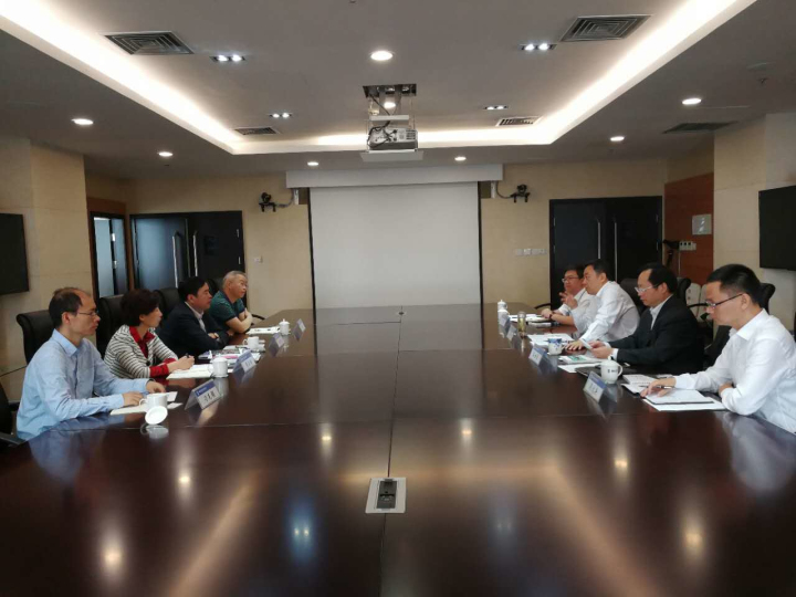 2-双方进行友好交谈.jpg
