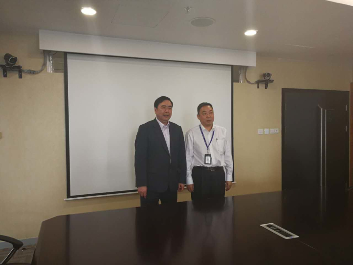 4-赵振元董事长与祁宁春总经理亲切合影.jpg