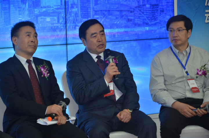 21-赵振元同志在圆桌对话上发言.jpg