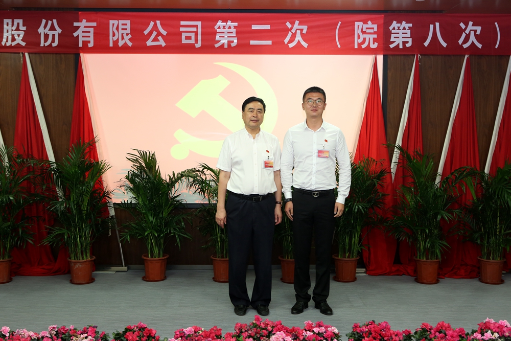 合影-赵振元书记与深圳分院党支部参会党代表合影.jpg